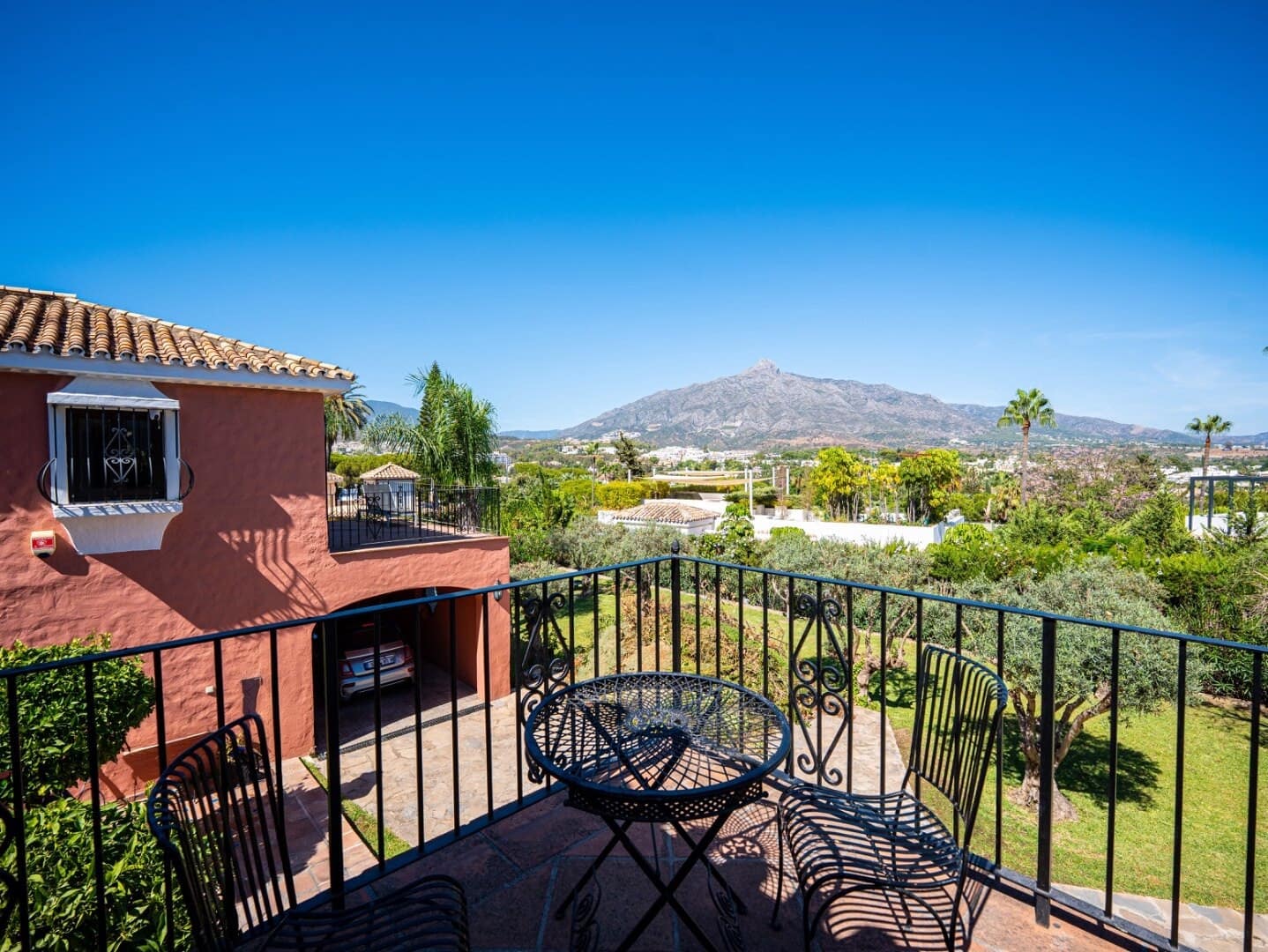 5 soverom Villa til salgs i Nueva Andalucia med garasje - € 2 495 000 (Ref: 9334607)