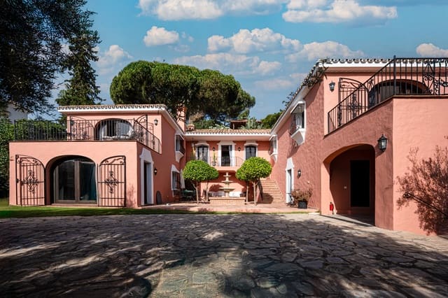 5 soverom Villa til salgs i Nueva Andalucia, Marbella med garasje - € 2 495 000 (Ref: 9334607)