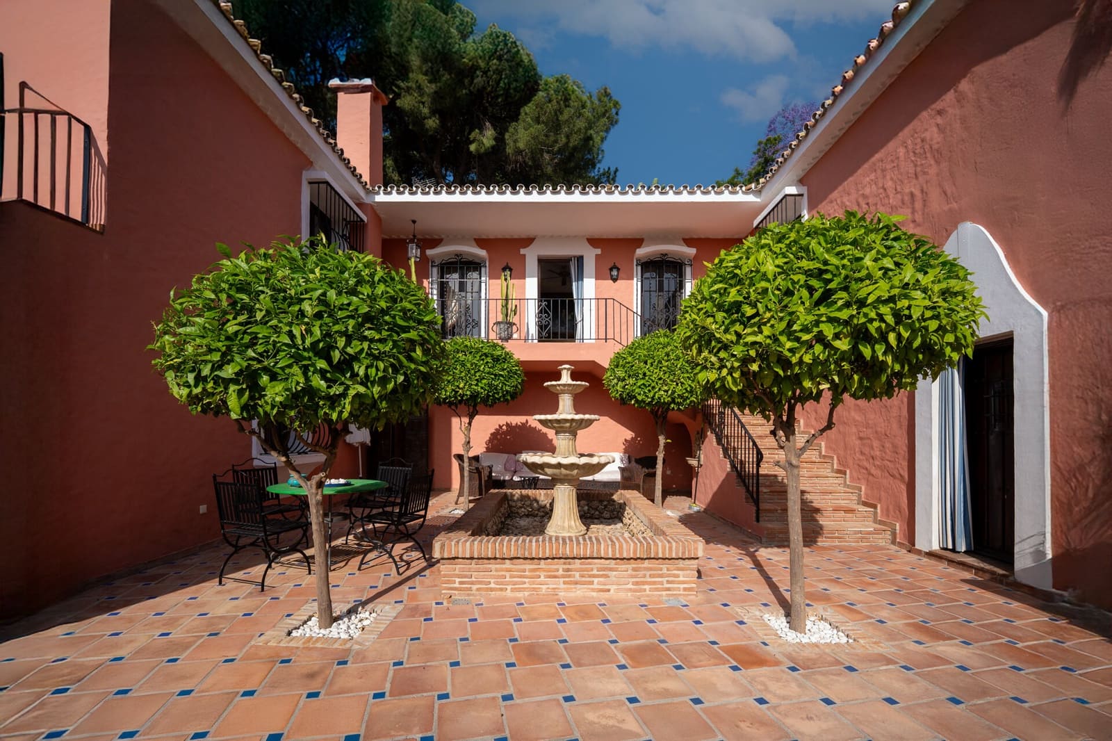 5 soverom Villa til salgs i Nueva Andalucia med garasje - € 2 495 000 (Ref: 9334607)