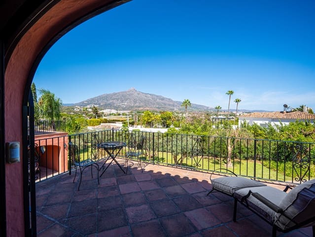 5 soverom Villa til salgs i Nueva Andalucia, Marbella med garasje - € 2 495 000 (Ref: 9334607)