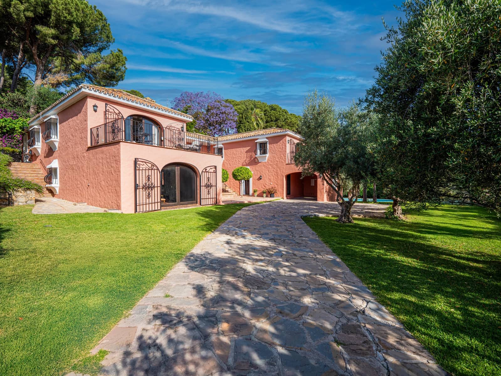 5 soverom Villa til salgs i Nueva Andalucia med garasje - € 2 495 000 (Ref: 9334607)