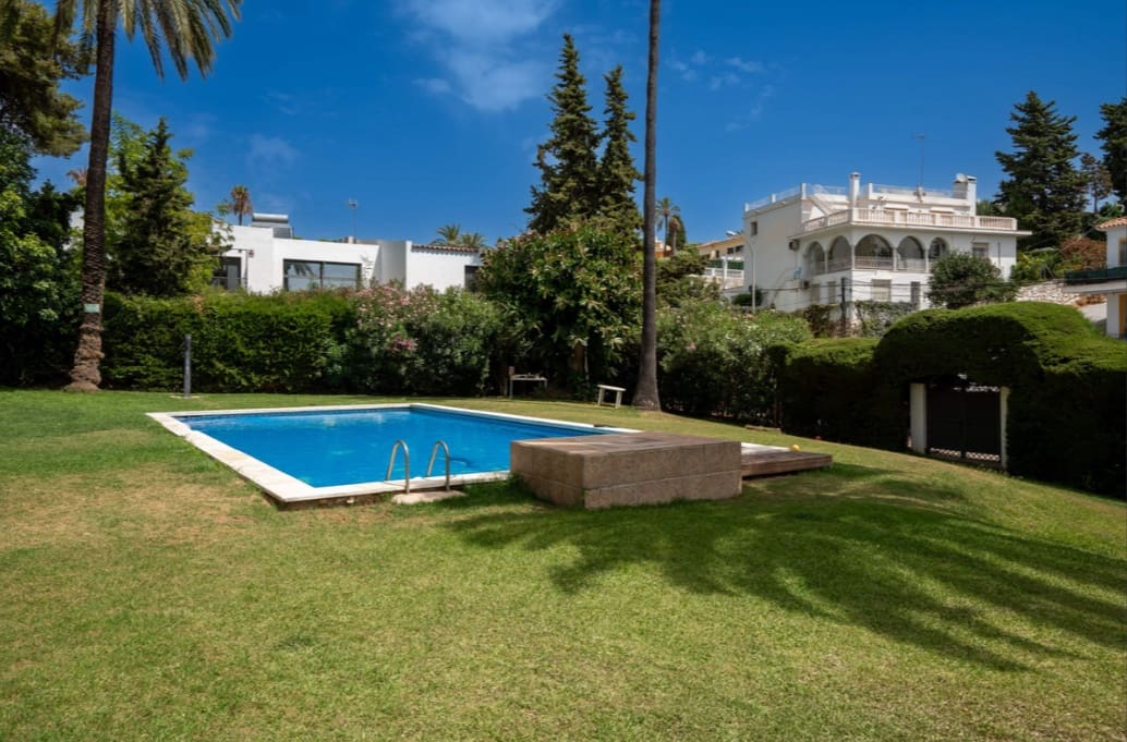 3 sovrum Lägenhet till salu i Nueva Andalucia med pool garage - 415 000 € (Ref: 9334608)