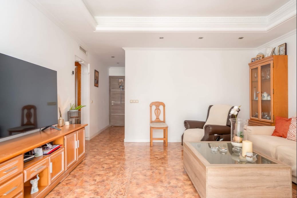 3 sovrum Lägenhet till salu i Nueva Andalucia med pool garage - 415 000 € (Ref: 9334608)