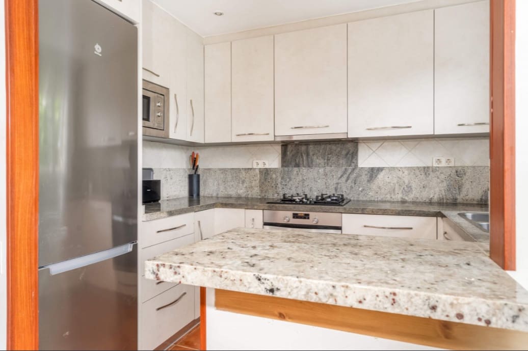 3 sovrum Lägenhet till salu i Nueva Andalucia med pool garage - 415 000 € (Ref: 9334608)