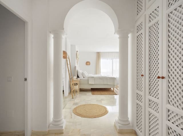 2 sypialnia Penthouse na sprzedaż w Marbella z basenem garażem - 669 000 € (Ref: 9337800)