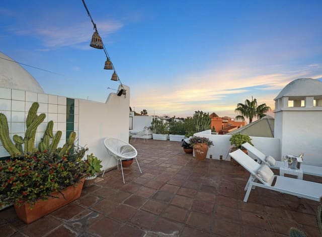 2 sypialnia Penthouse na sprzedaż w Marbella z basenem garażem - 669 000 € (Ref: 9337800)