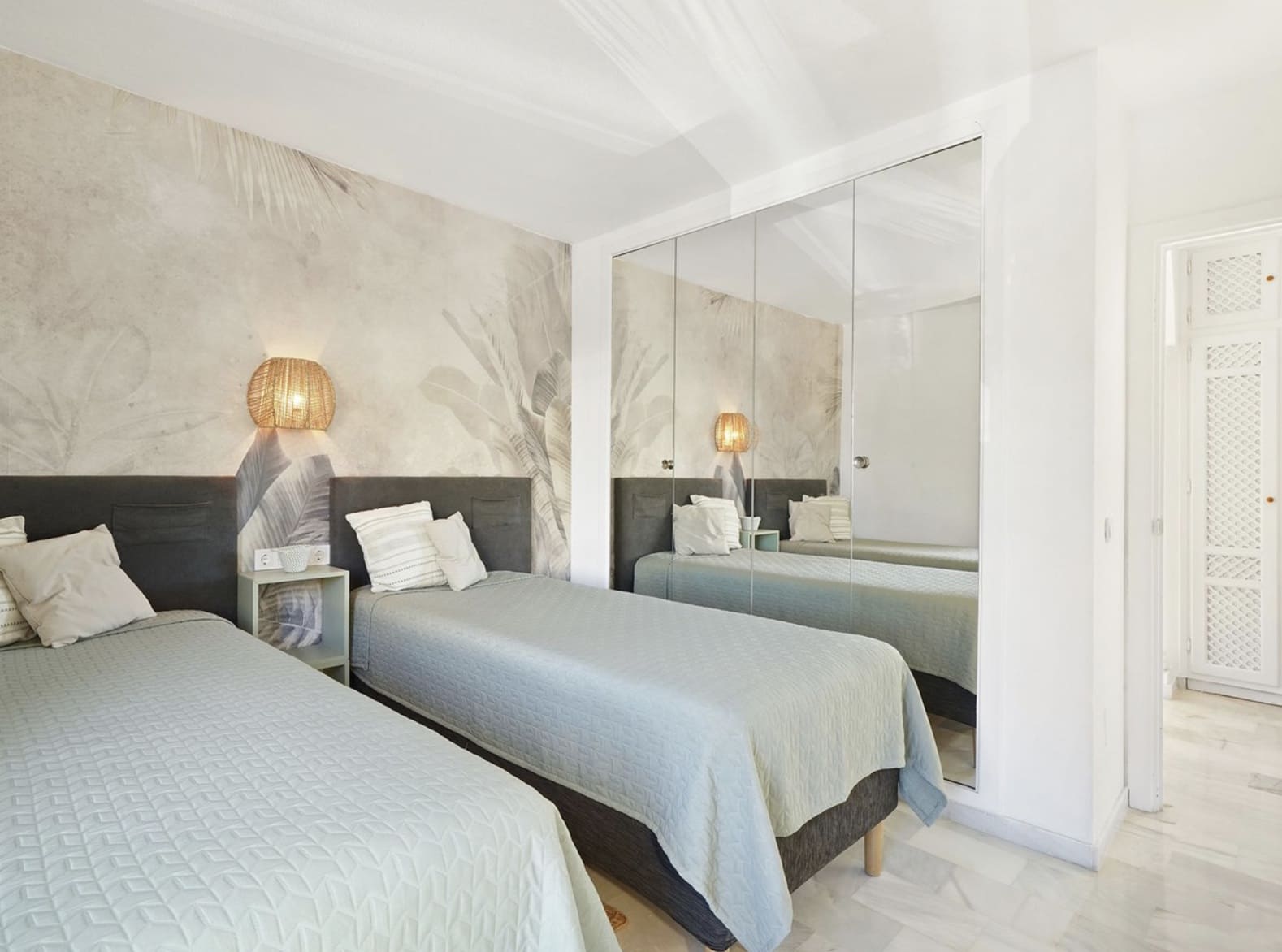 2 sypialnia Penthouse na sprzedaż w Marbella z basenem garażem - 669 000 € (Ref: 9337800)