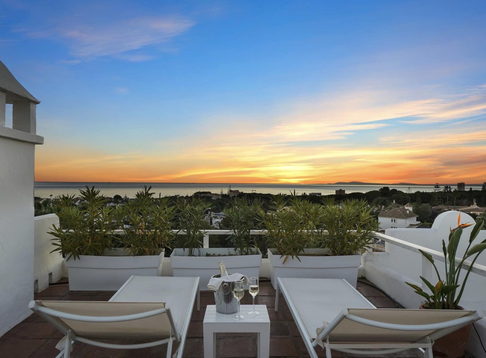 2 sypialnia Penthouse na sprzedaż w Marbella z basenem garażem - 669 000 € (Ref: 9337800)