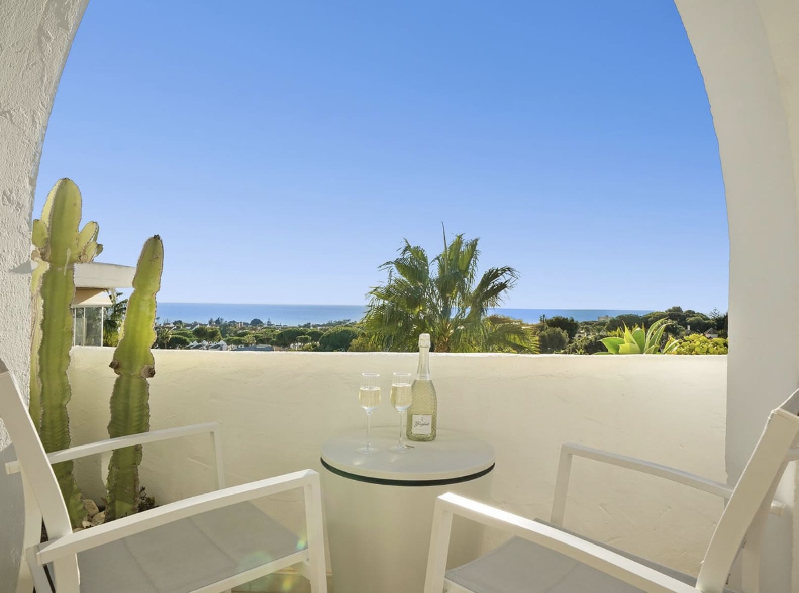 2 sypialnia Penthouse na sprzedaż w Marbella z basenem garażem - 669 000 € (Ref: 9337800)