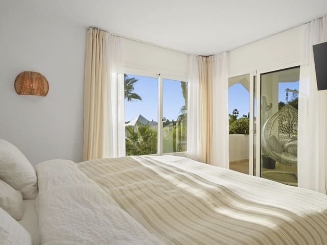 2 sypialnia Penthouse na sprzedaż w Marbella z basenem garażem - 669 000 € (Ref: 9337800)