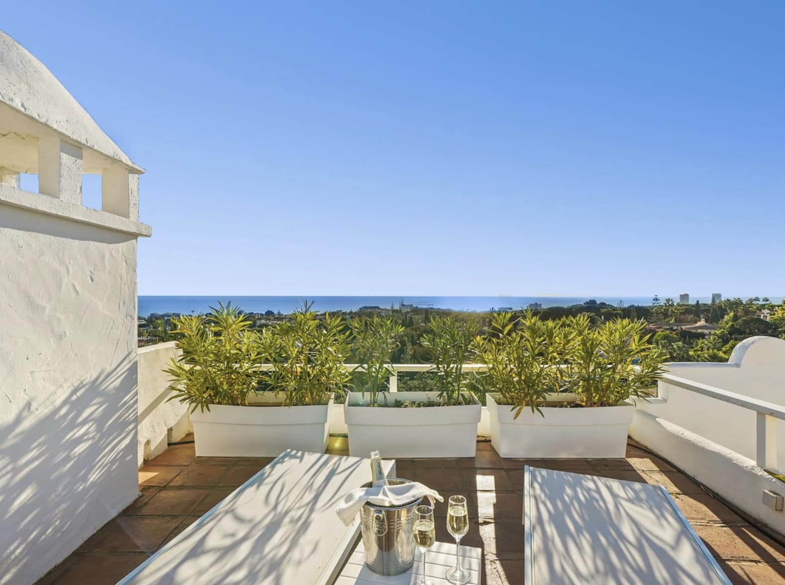 2 sypialnia Penthouse na sprzedaż w Marbella z basenem garażem - 669 000 € (Ref: 9337800)