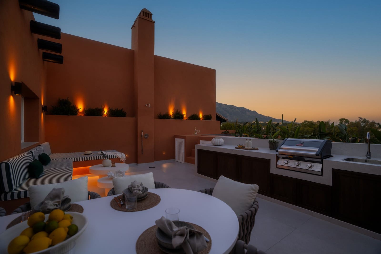 4 bedroom Penthouse for sale in Nueva Andalucia with pool garage - € 1,895,000 (Ref: 9337801)