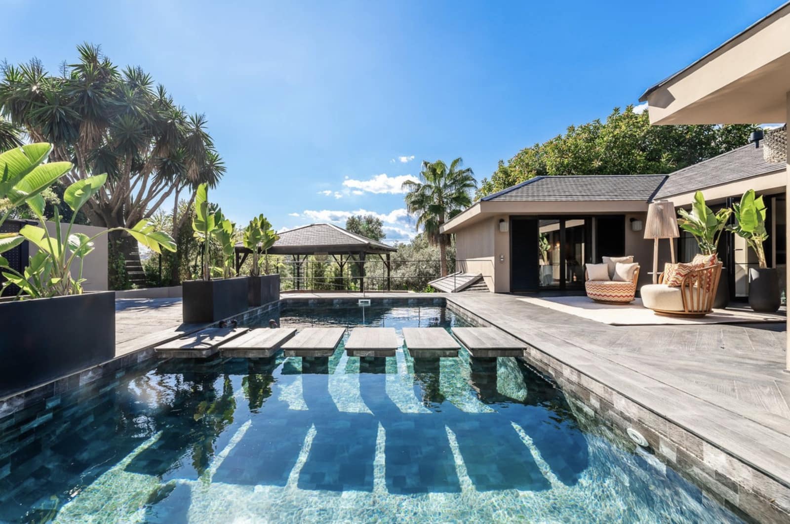 Chalet de 4 habitaciones en Guadalmina en venta con piscina garaje - 3.695.000 € (Ref: 9341036)