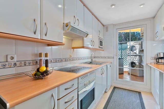 2 chambre Appartement à vendre à Nueva Andalucía Centro, Marbella avec piscine garage - 499 000 € (Ref: 9341037)