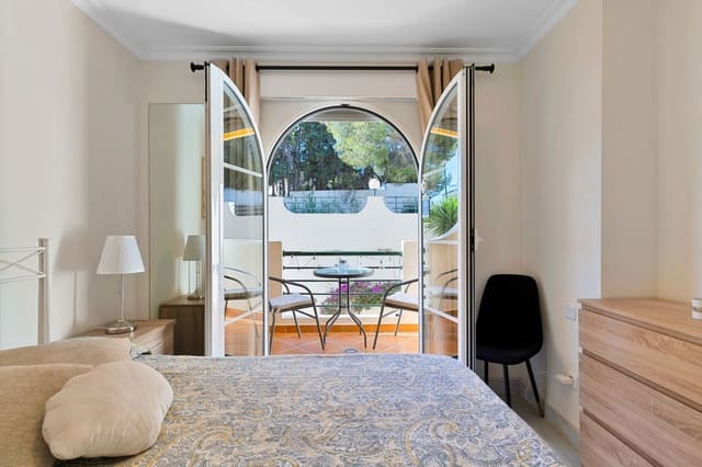 2 chambre Appartement à vendre à Nueva Andalucía Centro, Marbella avec piscine garage - 499 000 € (Ref: 9341037)