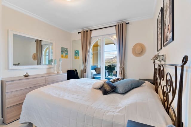 2 chambre Appartement à vendre à Nueva Andalucía Centro, Marbella avec piscine garage - 499 000 € (Ref: 9341037)