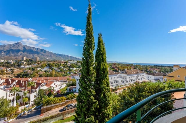 2 chambre Appartement à vendre à Nueva Andalucía Centro, Marbella avec piscine garage - 499 000 € (Ref: 9341037)