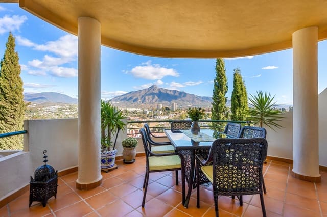 2 chambre Appartement à vendre à Nueva Andalucía Centro, Marbella avec piscine garage - 499 000 € (Ref: 9341037)