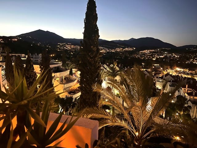 2 chambre Appartement à vendre à Nueva Andalucía Centro, Marbella avec piscine garage - 499 000 € (Ref: 9341037)