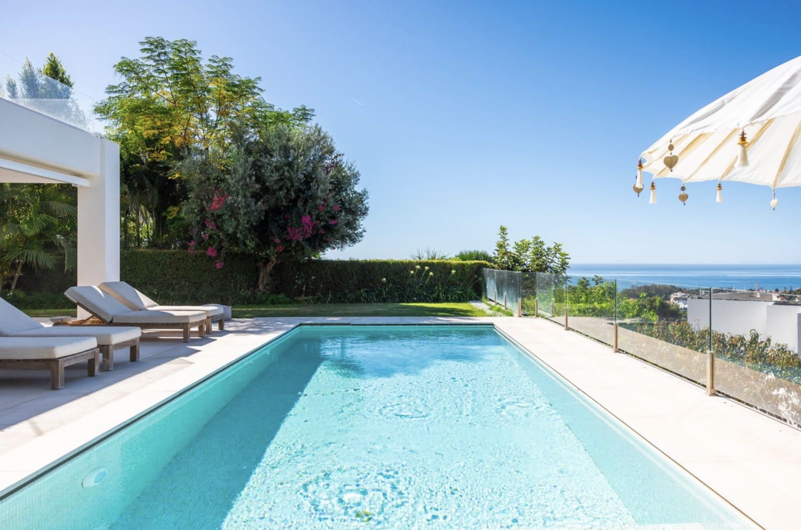 6 bedroom Villa for sale in Marbella with pool garage - € 3,500,000 (Ref: 9341038)