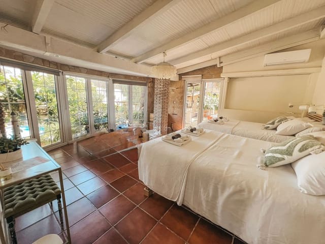 5 soveværelse Villa til salg i Nueva Andalucia, Marbella med swimmingpool garage - € 1.600.000 (Ref: 9344631)