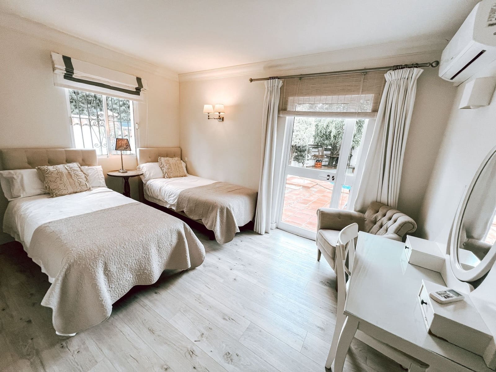 5 bedroom Villa for sale in Nueva Andalucia with pool garage - € 1,600,000 (Ref: 9344631)