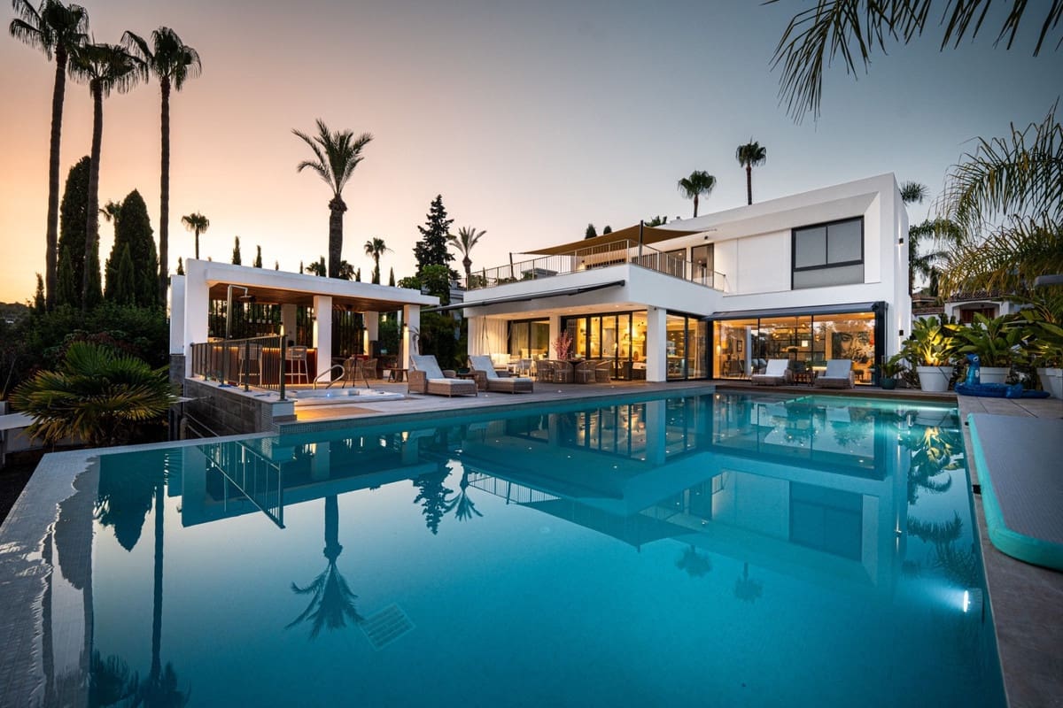 5 sovrum Villa till salu i Nueva Andalucia med pool garage - 4 950 000 € (Ref: 9344632)