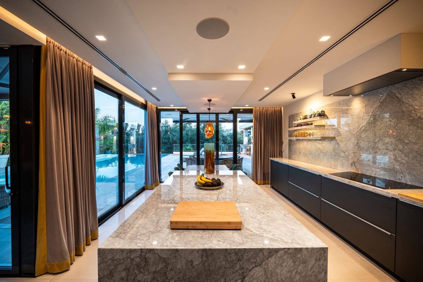 5 sovrum Villa till salu i Nueva Andalucia med pool garage - 4 950 000 € (Ref: 9344632)