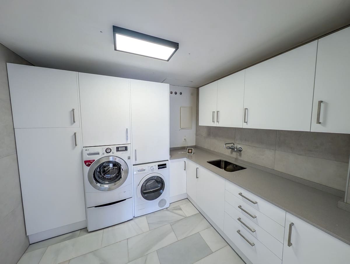 5 bedroom Villa for sale in Nueva Andalucia with pool garage - € 3,490,000 (Ref: 9344634)