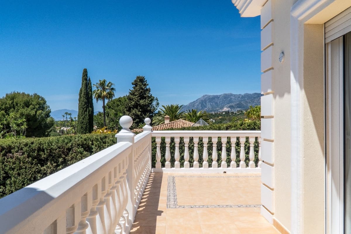 4 bedroom Villa for sale in Marbella with pool garage - € 2,490,000 (Ref: 9347114)