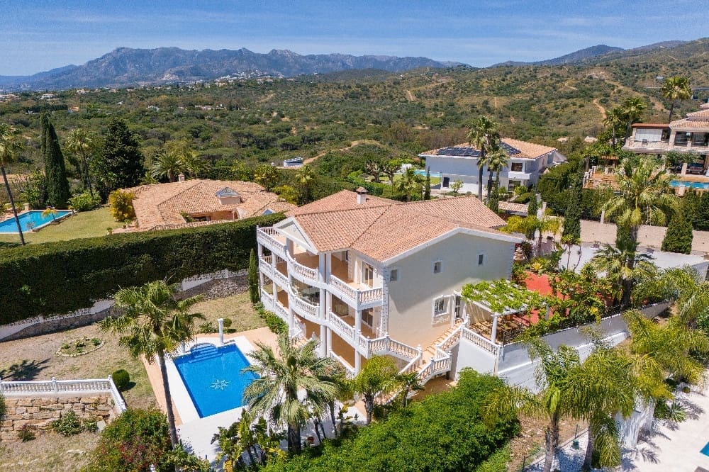 4 bedroom Villa for sale in Marbella with pool garage - € 2,490,000 (Ref: 9347114)