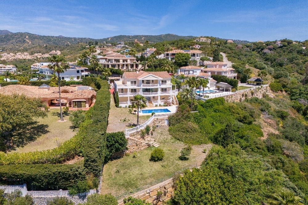 4 bedroom Villa for sale in Marbella with pool garage - € 2,490,000 (Ref: 9347114)