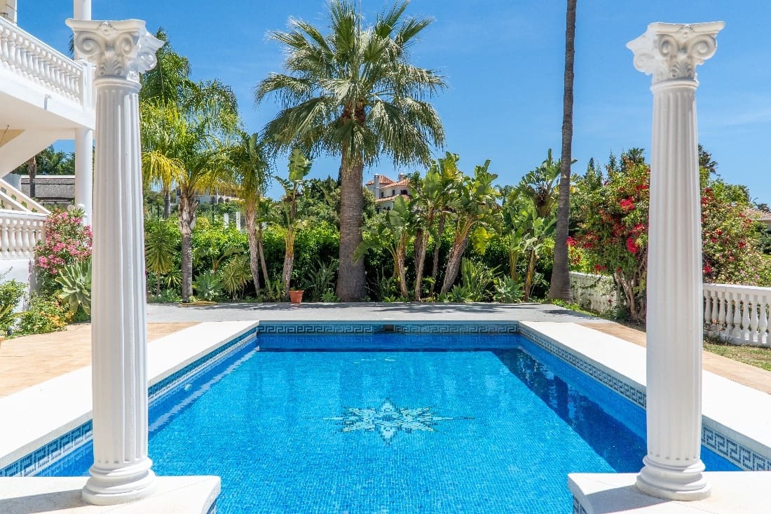 4 bedroom Villa for sale in Marbella with pool garage - € 2,490,000 (Ref: 9347114)