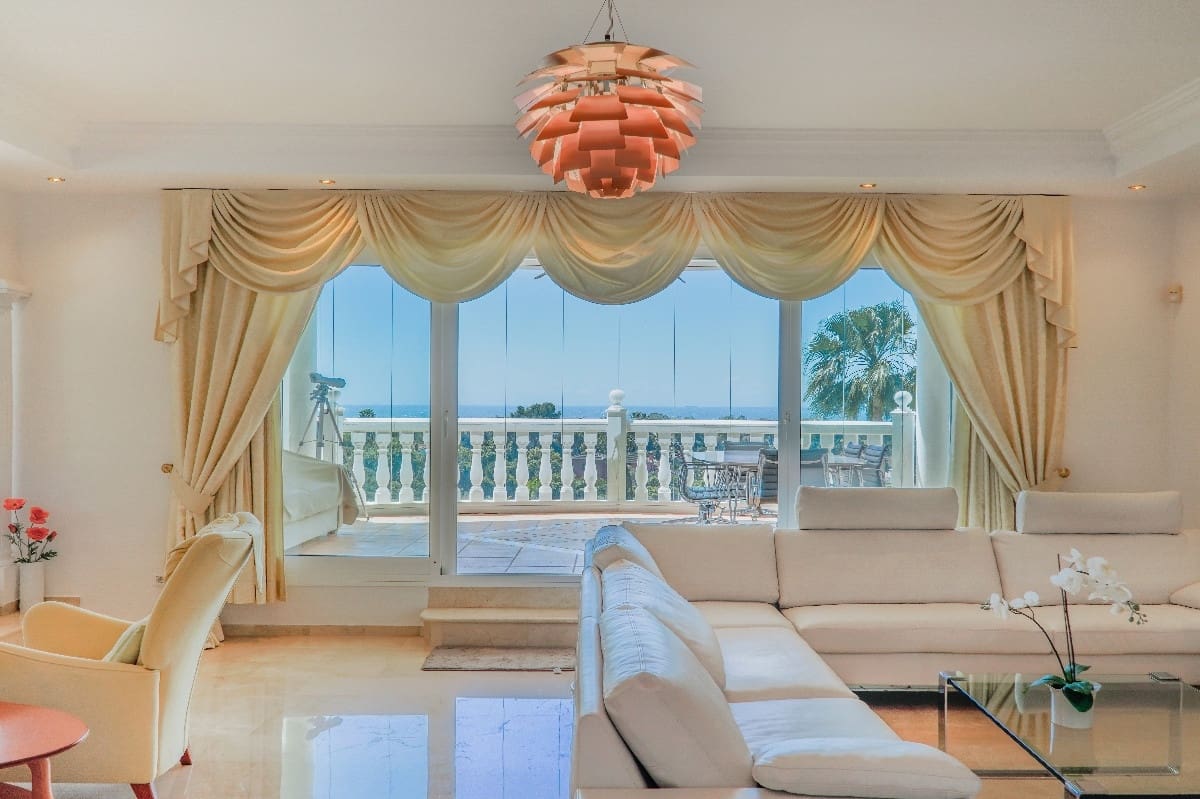 4 bedroom Villa for sale in Marbella with pool garage - € 2,490,000 (Ref: 9347114)
