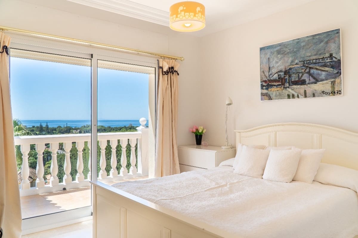 4 bedroom Villa for sale in Marbella with pool garage - € 2,490,000 (Ref: 9347114)