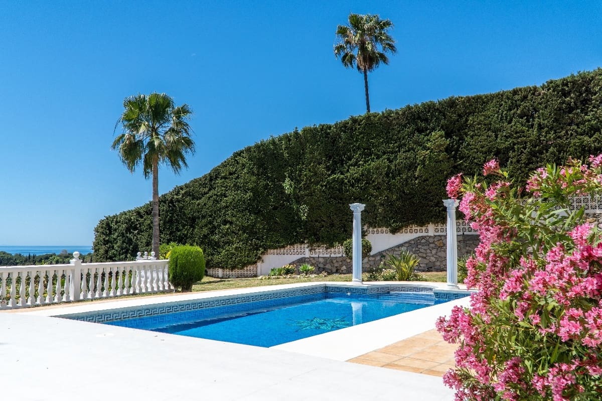 4 bedroom Villa for sale in Marbella with pool garage - € 2,490,000 (Ref: 9347114)