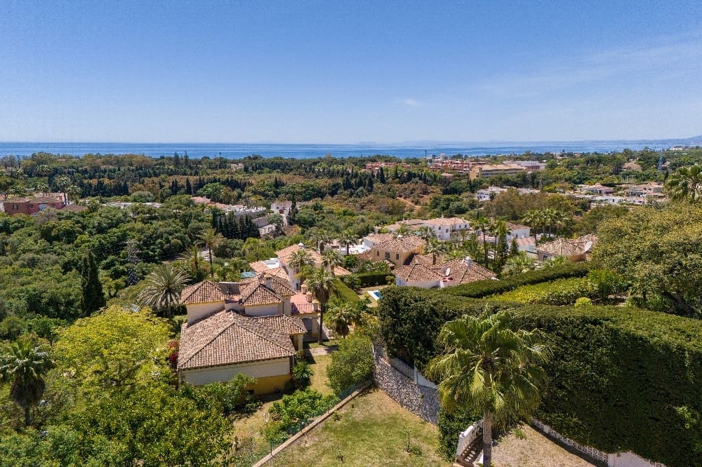 4 bedroom Villa for sale in Marbella with pool garage - € 2,490,000 (Ref: 9347114)
