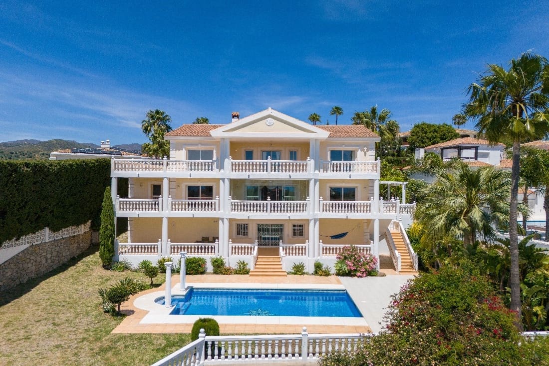 4 bedroom Villa for sale in Marbella with pool garage - € 2,490,000 (Ref: 9347114)