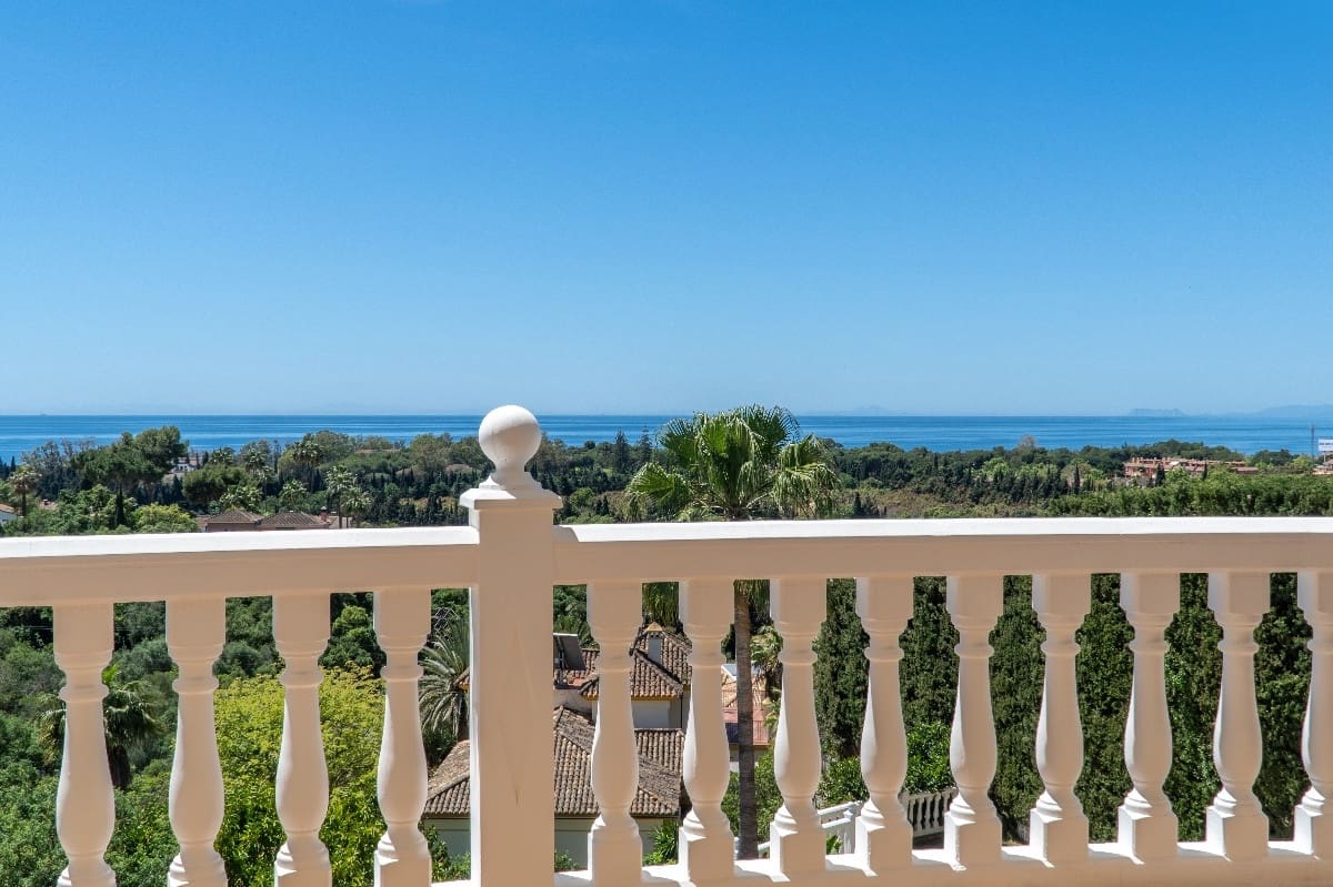 4 bedroom Villa for sale in Marbella with pool garage - € 2,490,000 (Ref: 9347114)
