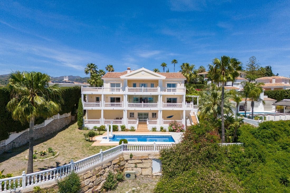 4 bedroom Villa for sale in Marbella with pool garage - € 2,490,000 (Ref: 9347114)