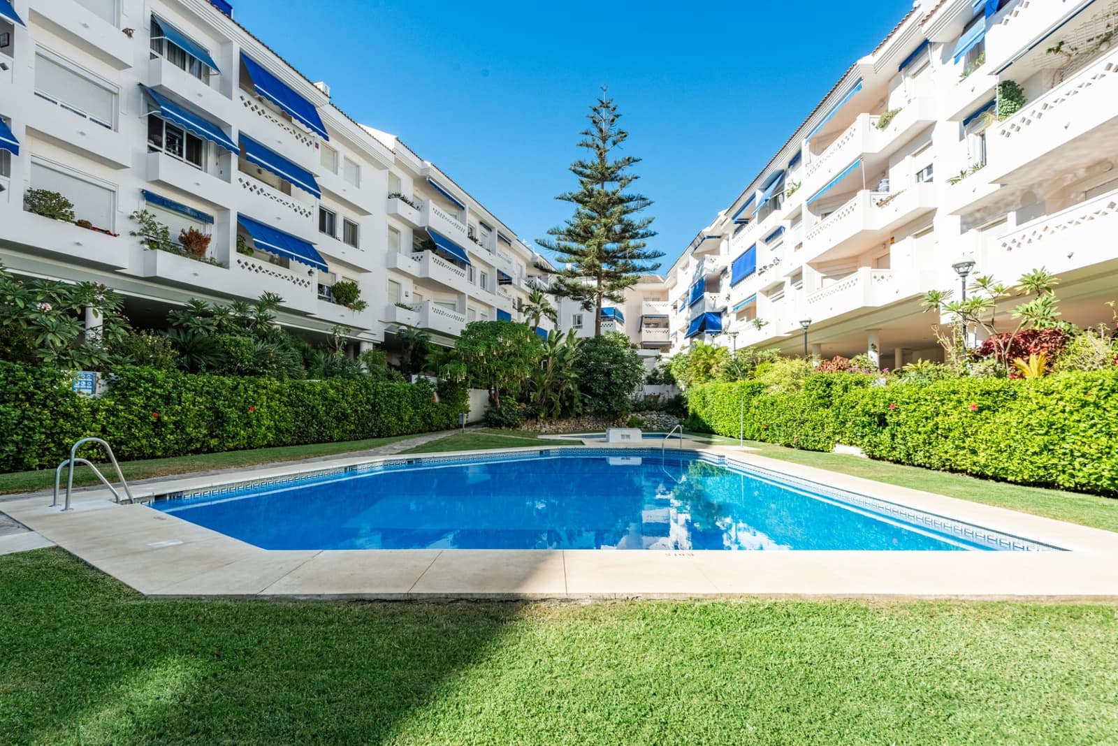 4 soveværelse Penthouse til salg i San Pedro de Alcantara med swimmingpool garage - € 930.000 (Ref: 9347115)