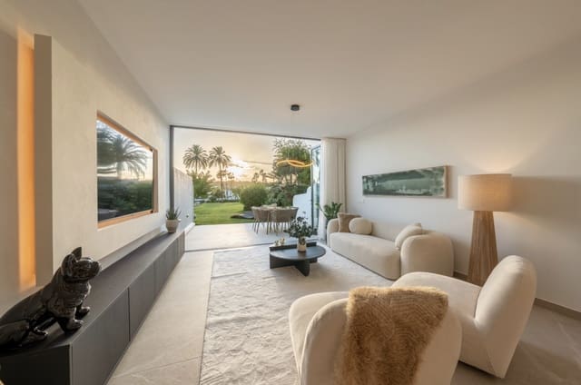 4 makuuhuone Omakotitalo myytävänä paikassa Nueva Andalucia, Marbella mukana uima-altaan 
autotalli - 1 395 000 € (Ref: 9347116)
