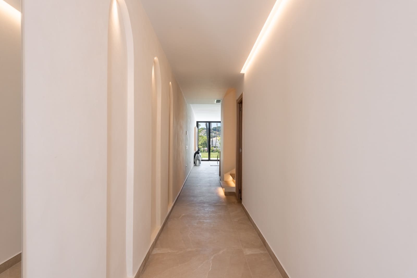 4 chambre Maison de Ville à vendre à Nueva Andalucia avec piscine garage - 1 395 000 € (Ref: 9347116)