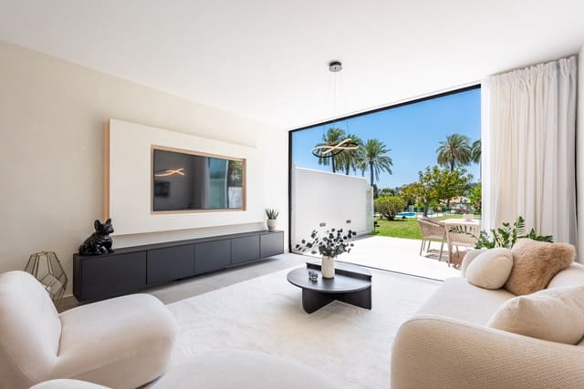 4 chambre Maison de Ville à vendre à Nueva Andalucia, Marbella avec piscine garage - 1 395 000 € (Ref: 9347116)