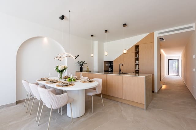 4 chambre Maison de Ville à vendre à Nueva Andalucia, Marbella avec piscine garage - 1 395 000 € (Ref: 9347116)
