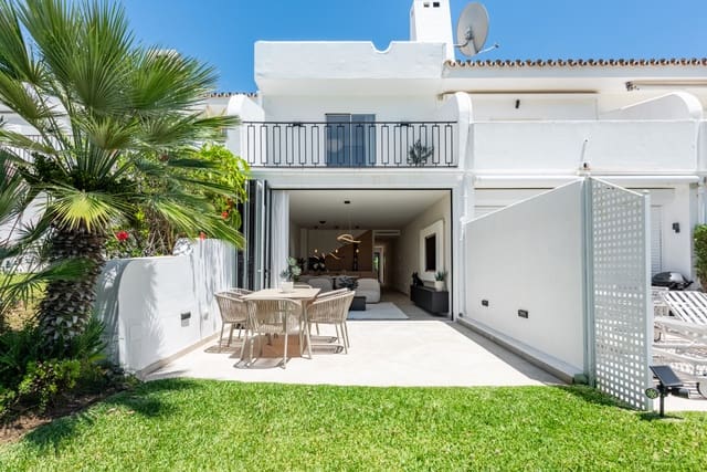 4 chambre Maison de Ville à vendre à Nueva Andalucia, Marbella avec piscine garage - 1 395 000 € (Ref: 9347116)