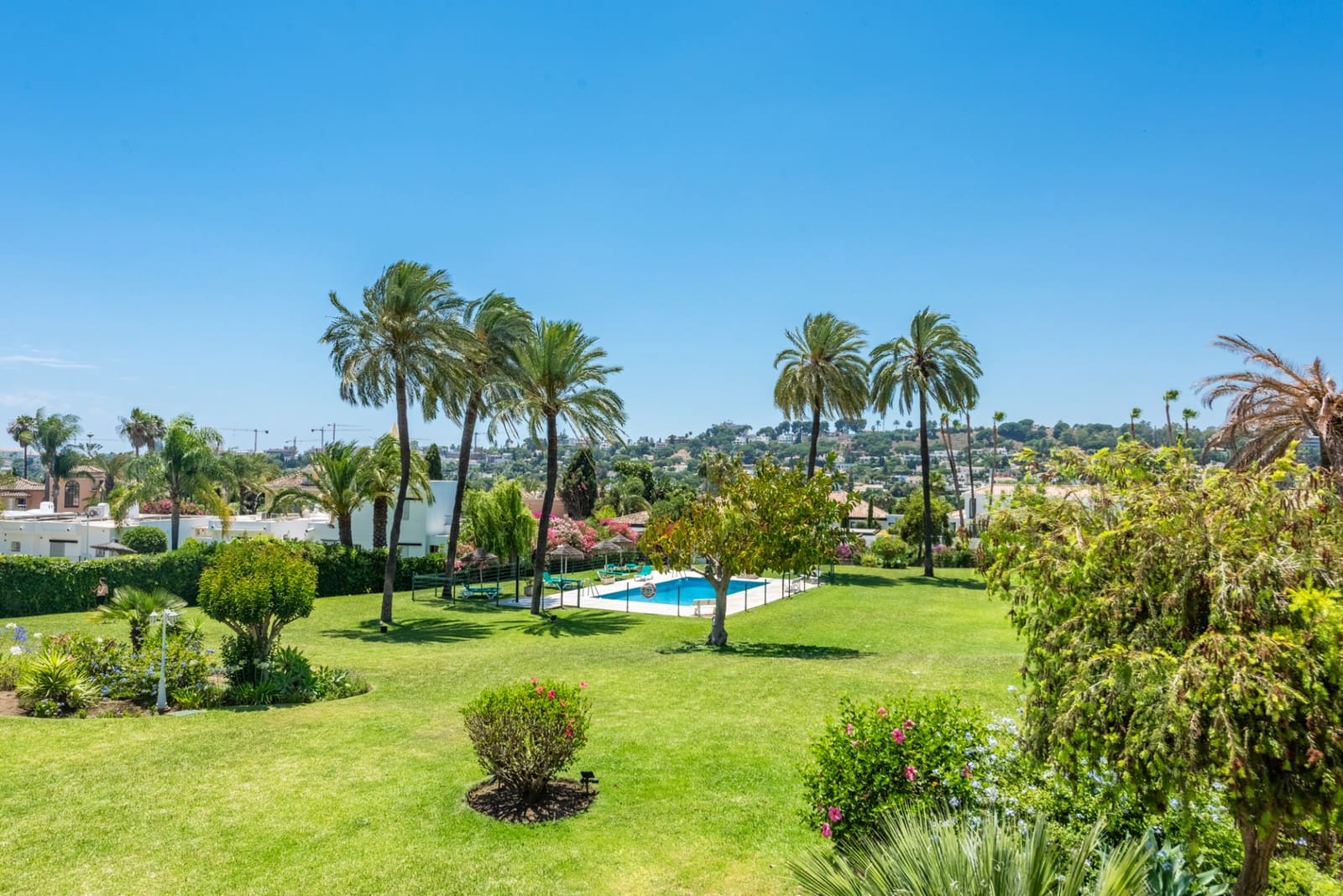 4 chambre Maison de Ville à vendre à Nueva Andalucia avec piscine garage - 1 395 000 € (Ref: 9347116)