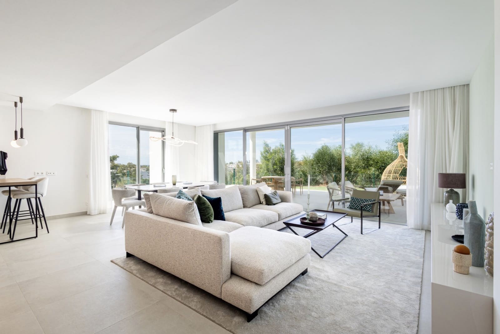 3 soverom Kjedet enebolig til salgs i San Pedro de Alcantara med svømmebasseng garasje - € 1 380 000 (Ref: 9347117)