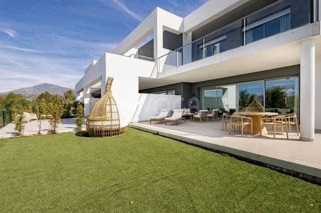 3 soveværelse Semi-Rækkehus til salg i San Pedro de Alcantara, Marbella med swimmingpool garage - € 1.380.000 (Ref: 9347117)