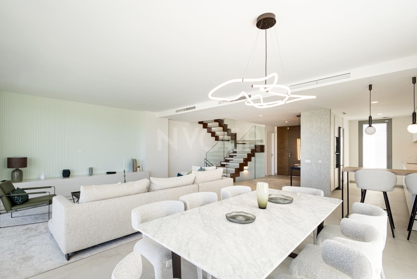 3 soverom Kjedet enebolig til salgs i San Pedro de Alcantara med svømmebasseng garasje - € 1 380 000 (Ref: 9347117)